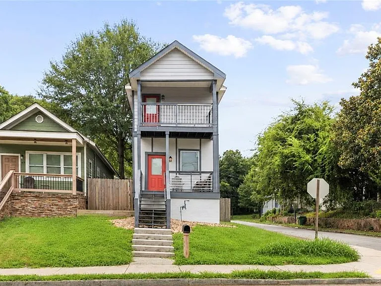 494 Rockwell St SW — Photo 1