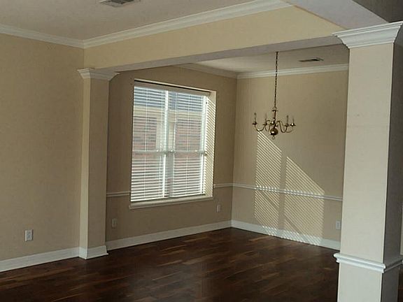 2nd image of 10935 Thornwood Dr