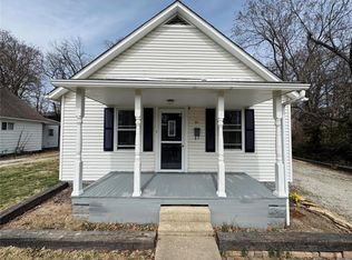211 W Fairground Ave, Hillsboro, IL 62049