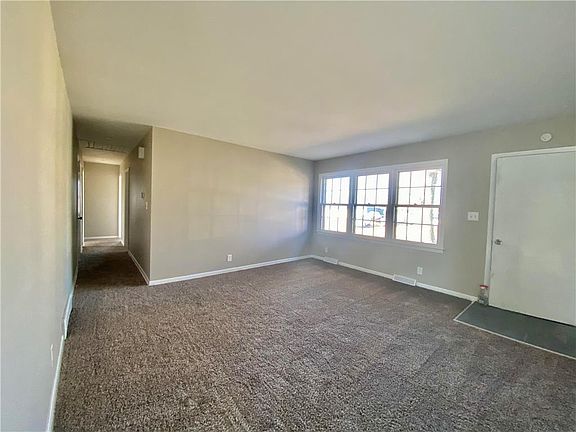2nd image of 1331 Meadow Ln
