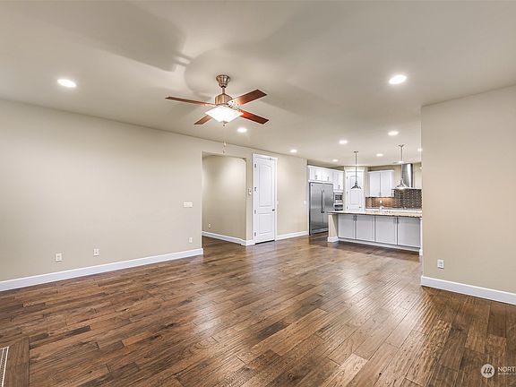 5th image of 11402 175th Street E
