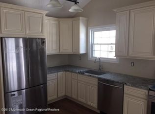 161 Primrose Ln, Freehold, NJ 07728