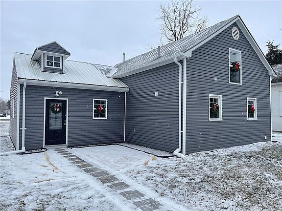 2nd image of 118 Mill St