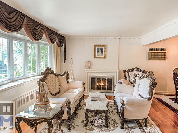 3rd image of 193-29 Nero Ave #1