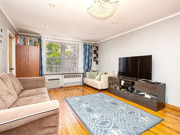 5th image of 1717 E 18th St APT 1H