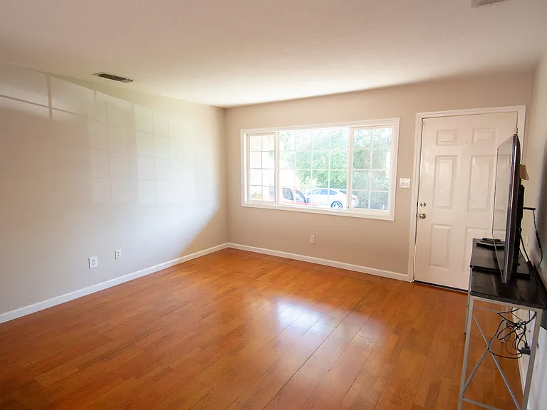 813 Comstock Dr — Photo 24