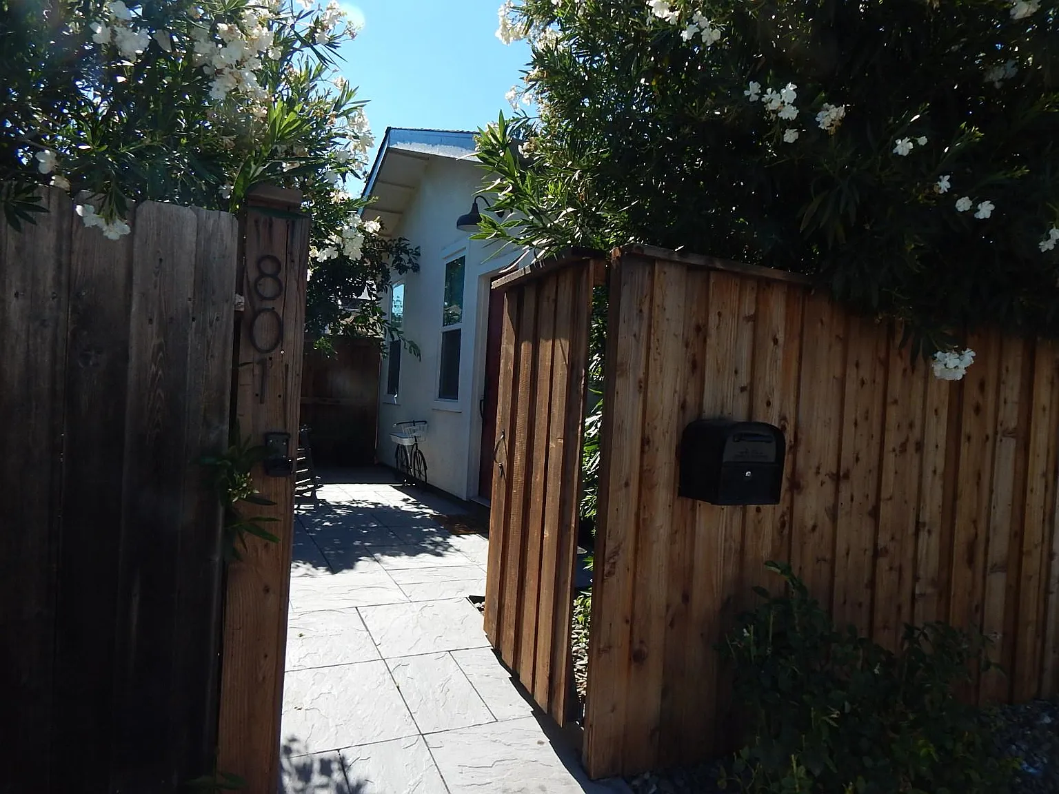 1 bed, 525 sqft, $2,400 — Photo 2