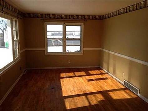 3rd image of 3721 Maplewood Dr