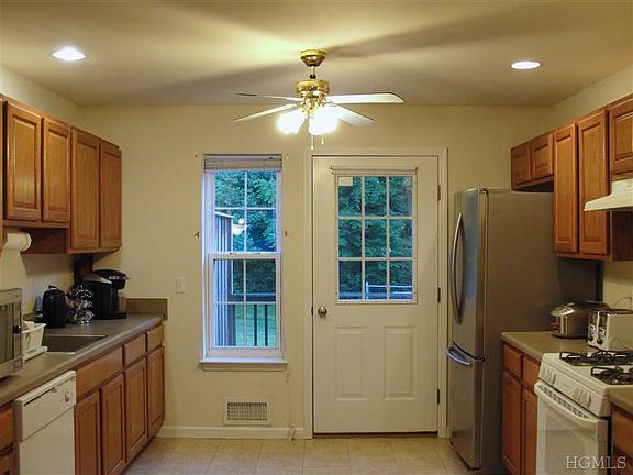 4th image of 153 Pinebrook Dr