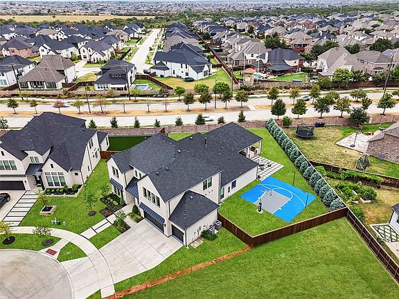 3rd image of 467 Mayfair Ln