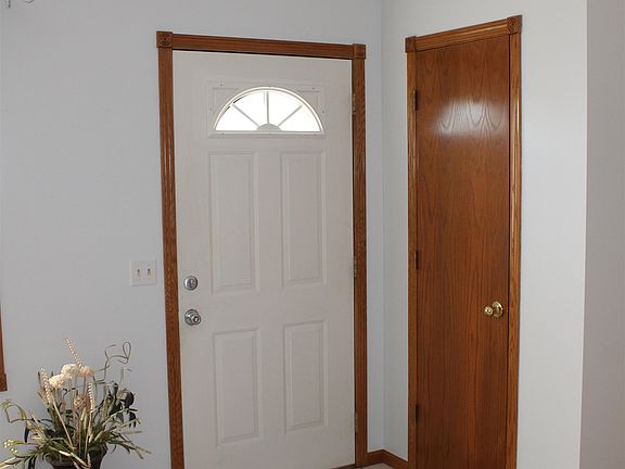3rd image of 671 Georgetown Rd