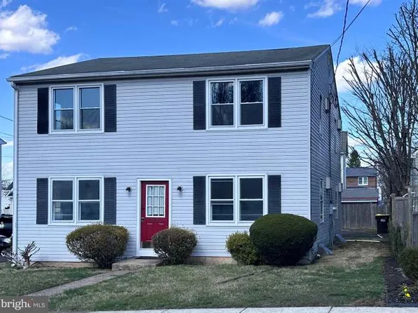 201 N Hamilton St #203, Doylestown, PA 18901