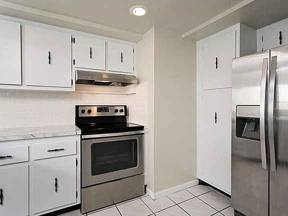 4th image of 6210 Sun Blvd APT 403