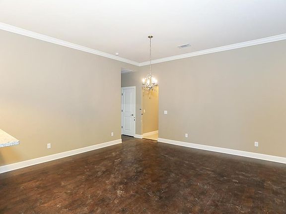 3rd image of 102 Ingleborough Dr