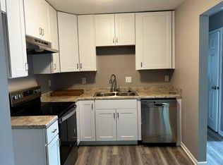 8324 Grandview Ln, Overland Park, KS 66212