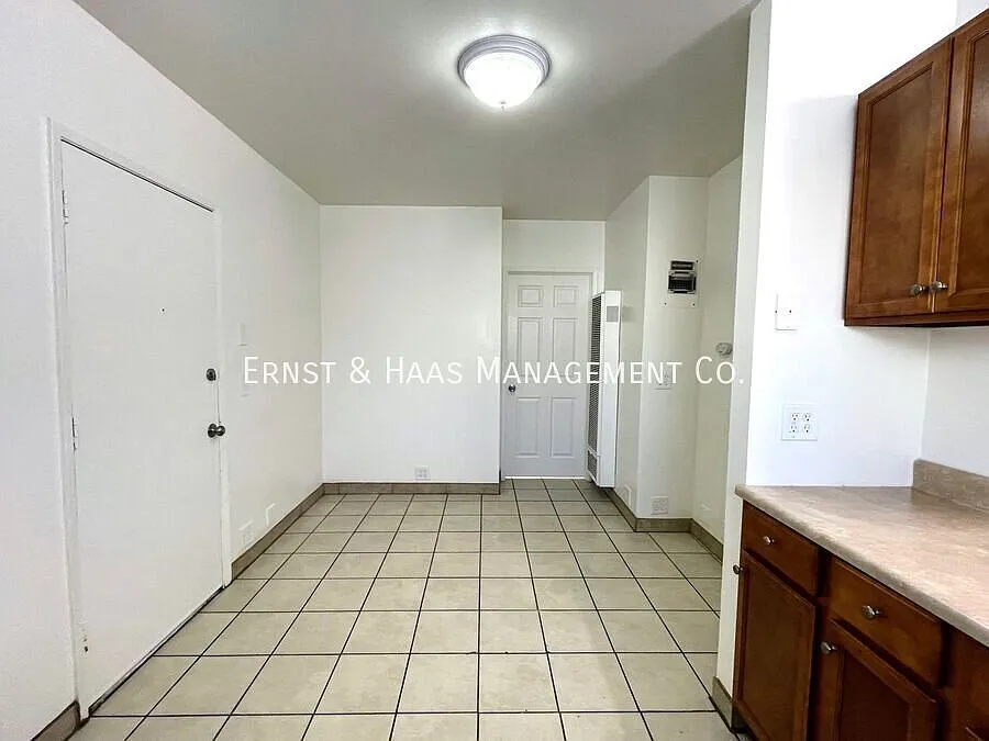 Wonderful 2-Bedroom Front House In North Long Beach! *Move-In Special* — Photo 3