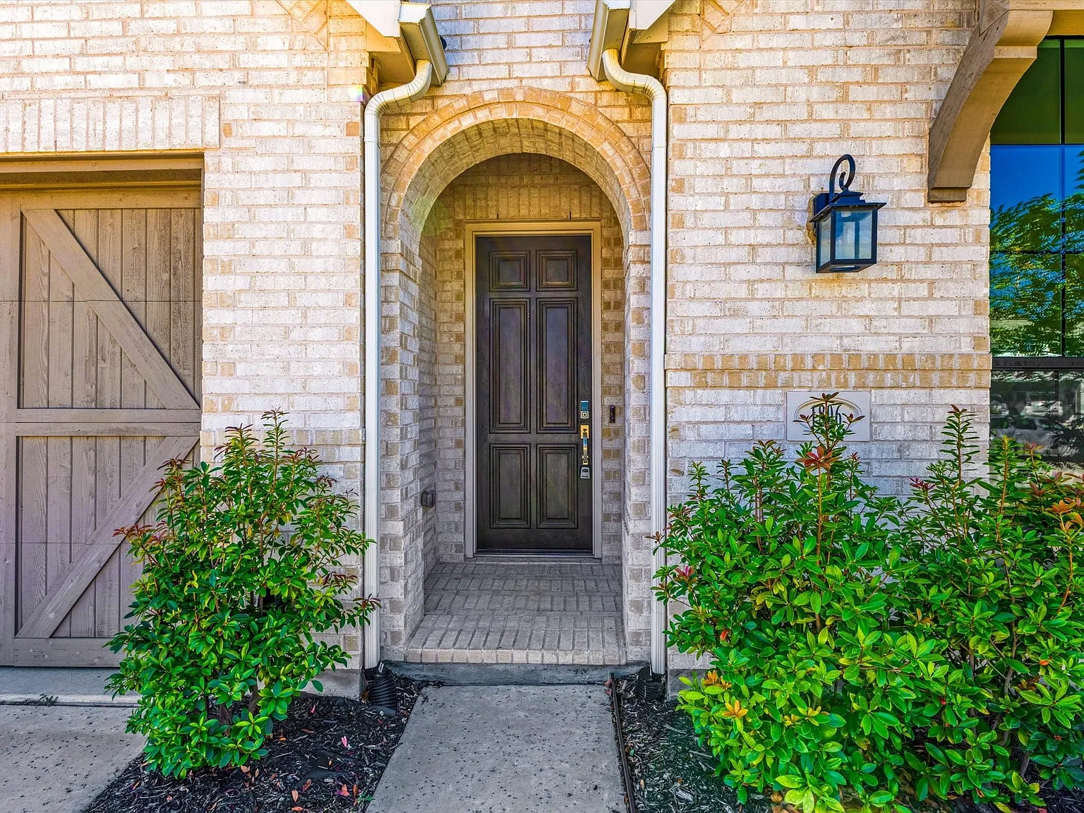 4 bed, 3.0 bath, 2428 sqft, $3,600 — Photo 4