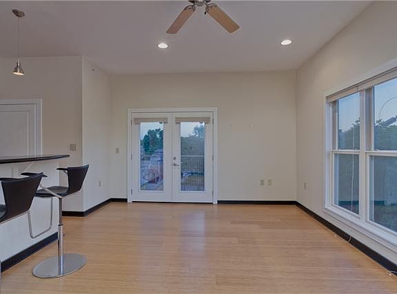 5th image of 807 18th Ave S APT 309