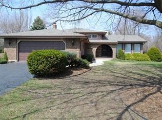 46 James Dr, Westmont, IL 60559