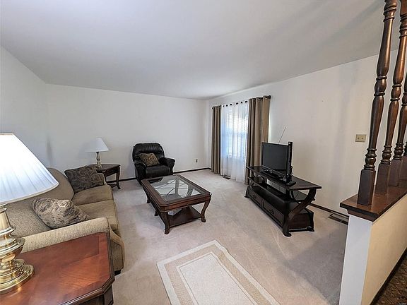 3rd image of 714 Peal Dr