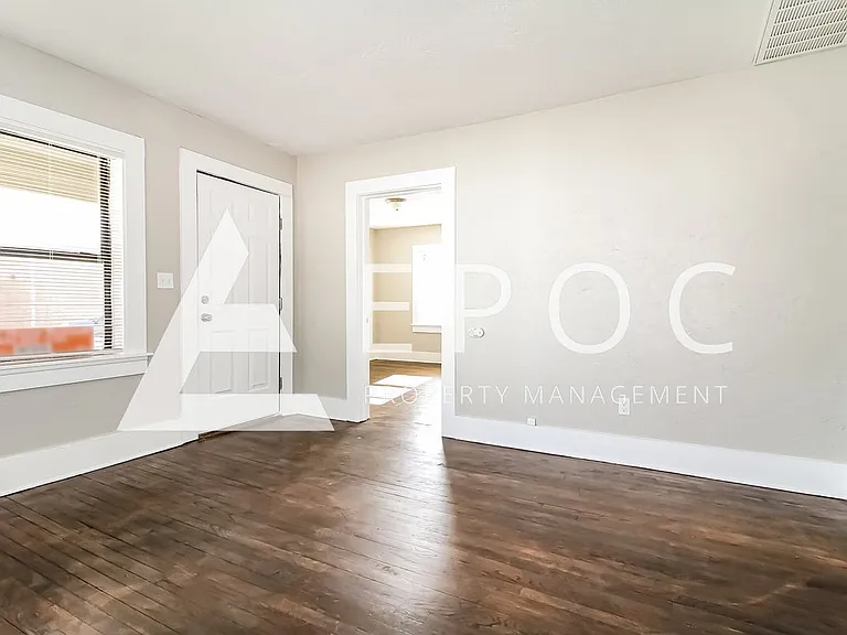 705 E Hughbert St — Photo 5