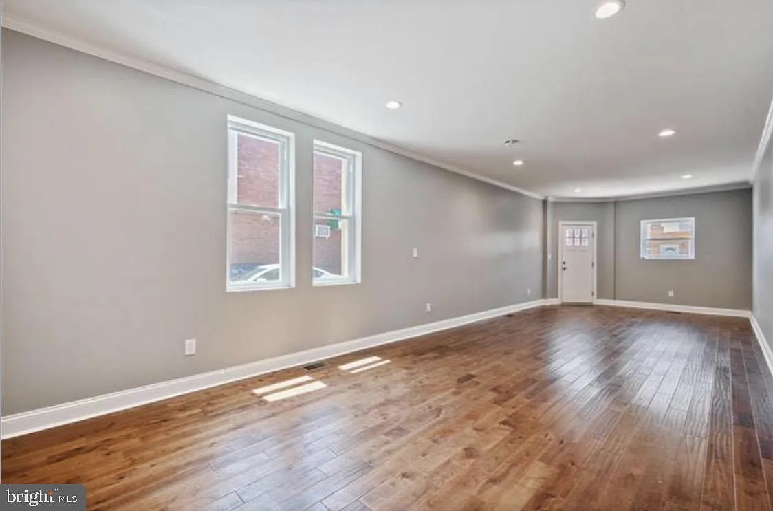 3 bed, 2.5 bath, 1862 sqft, $2,900 — Photo 2