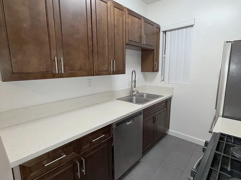 2345 Lincoln Park — Photo 25