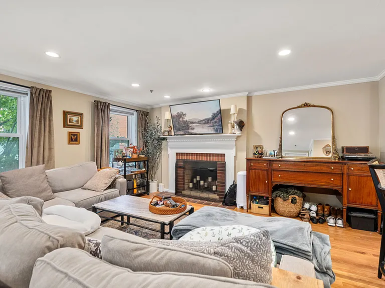 15 Henley St #A — Photo 10