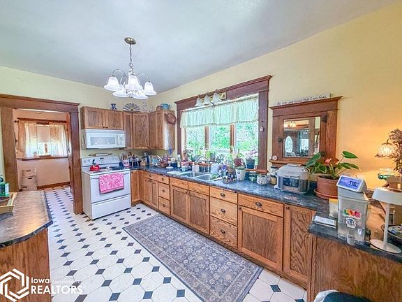 2nd image of 1440 170th St
