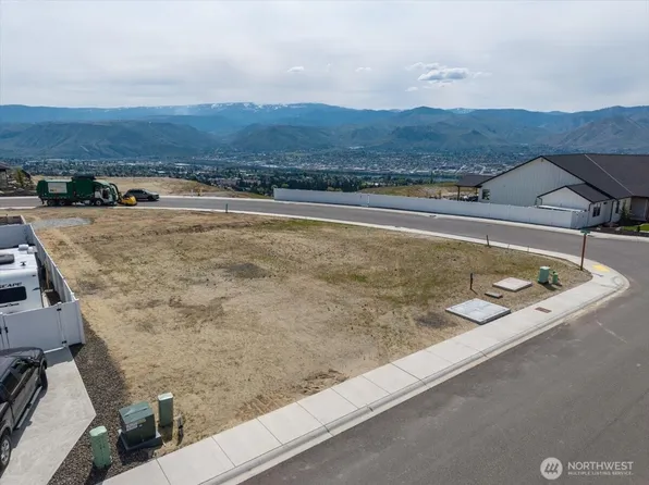 834 NE Tyler Place, East Wenatchee, WA 98802