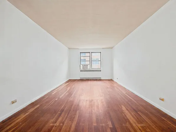 67-87 Booth St #4C, Forest Hills, NY 11375