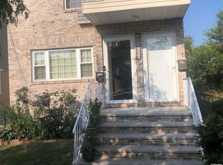 11623 196th St, Saint Albans, NY 11412