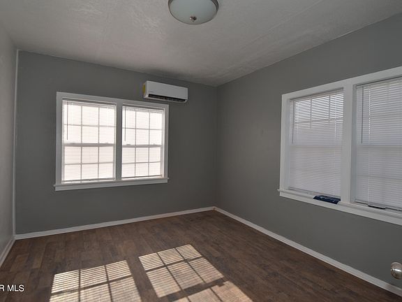 5th image of 5000 Trowbridge Dr #B