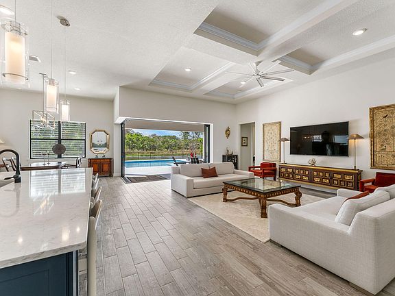 4th image of 440 Sonoma Isles Circle