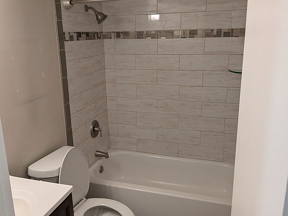 4th image of 1225 Park Lake St APT 4