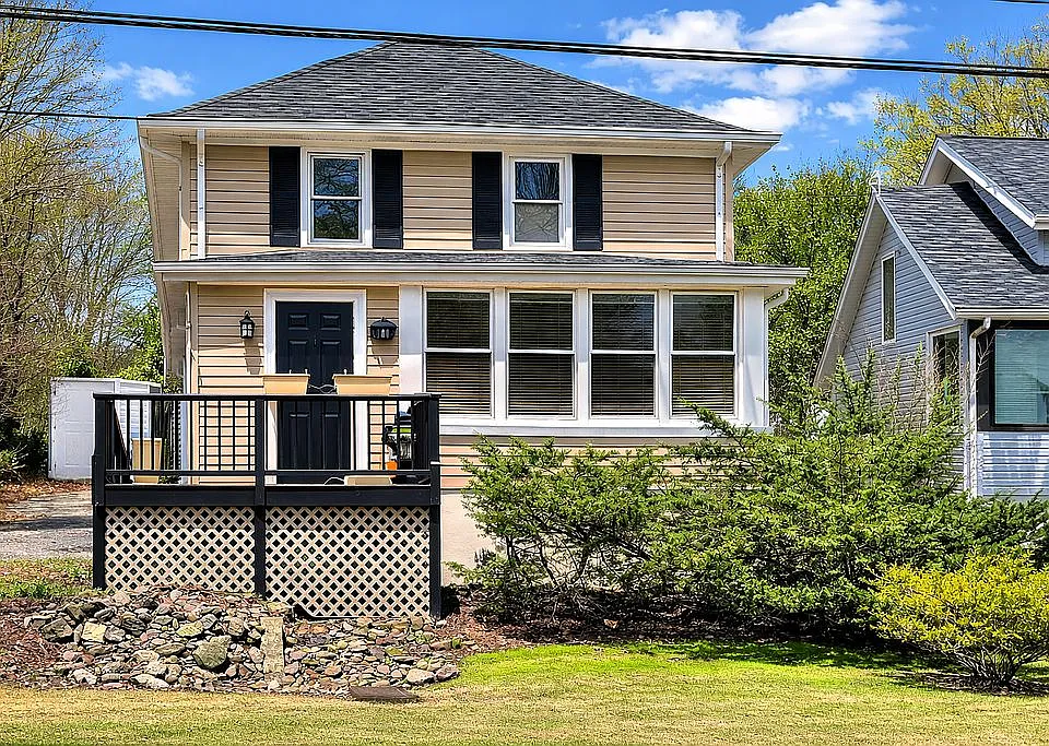 137 Mountain Blvd — exterior photo
