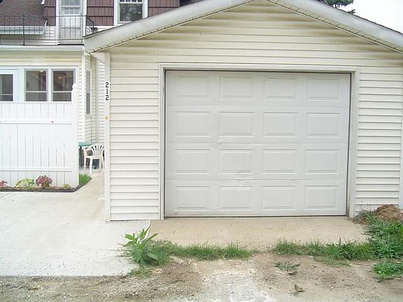 3rd image of 212 Richards Ave SW