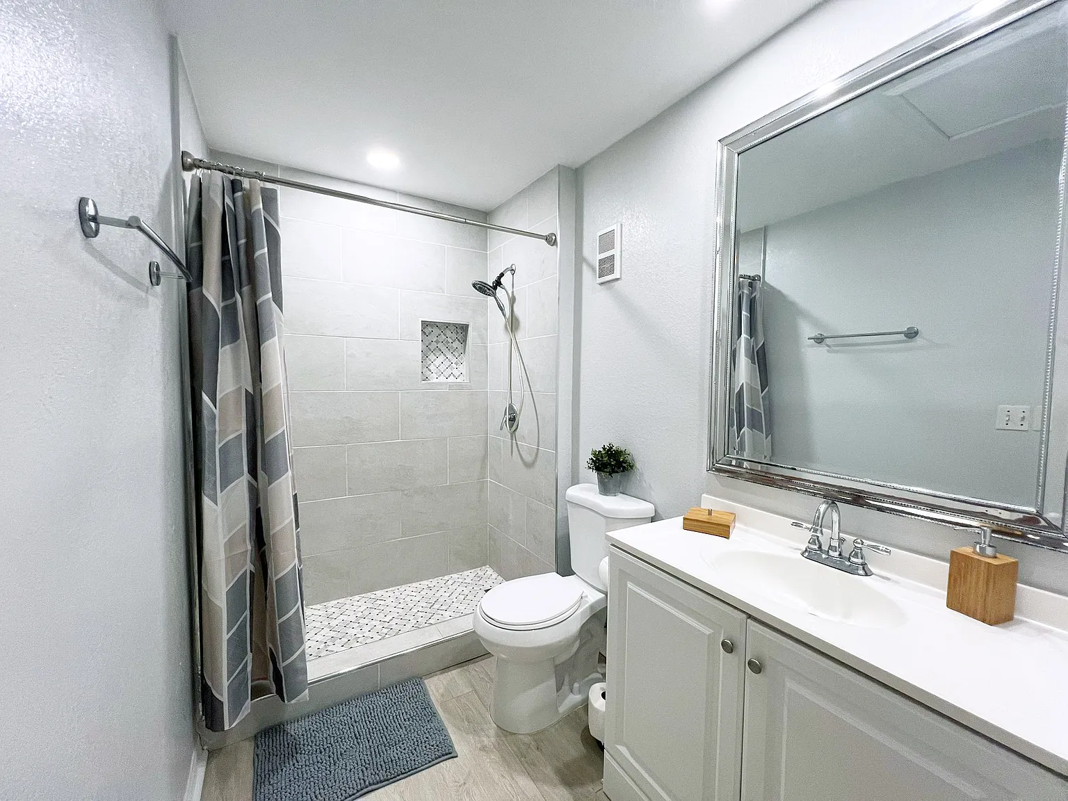 1 bed, 680 sqft, $2,200 — Photo 2