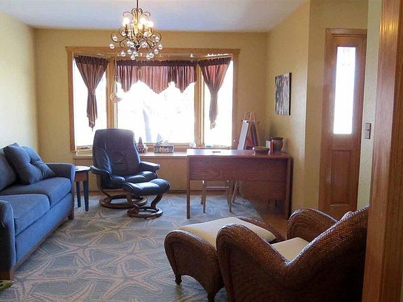 3rd image of 107 Mountain View Dr