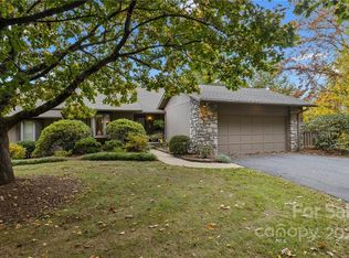 32 Ridgeview Dr, Asheville, NC 28804