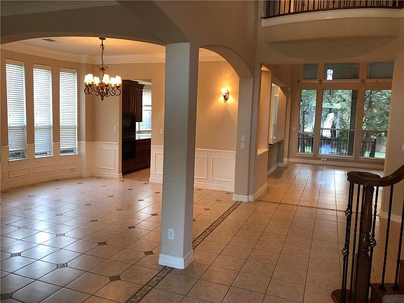 3rd image of 2628 Collingwood Dr