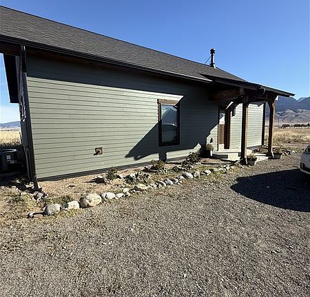 4th image of 8 Blackhawk Dr