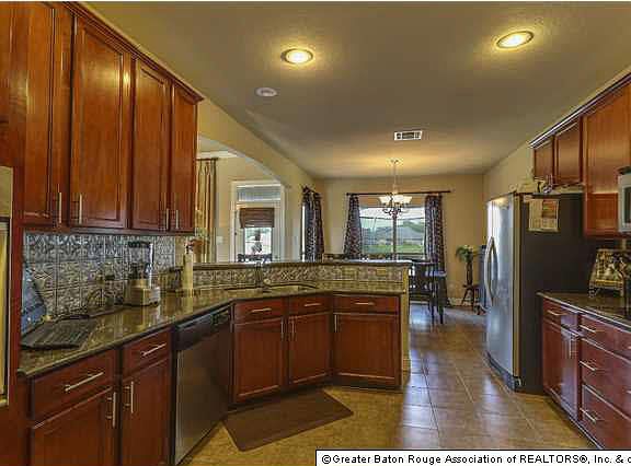 4th image of 8281 Quiet Creek Dr