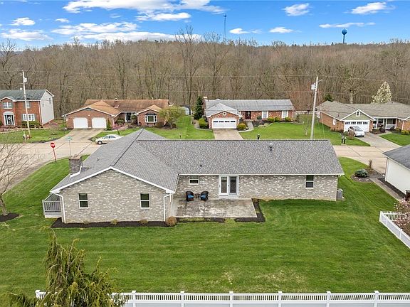 3rd image of 211 Flintwood Dr
