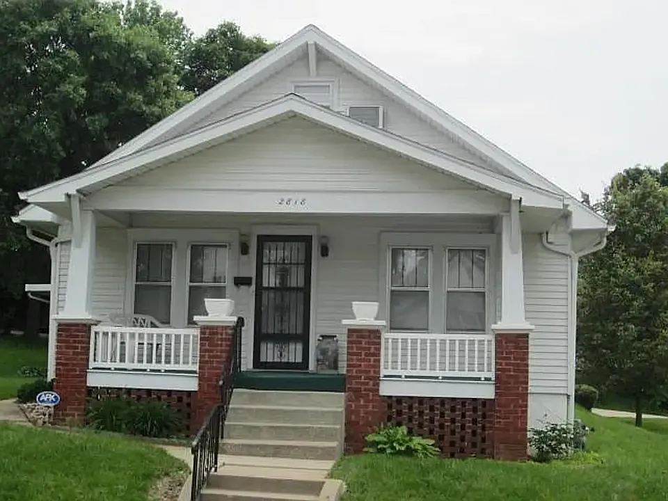 2818 Charles St