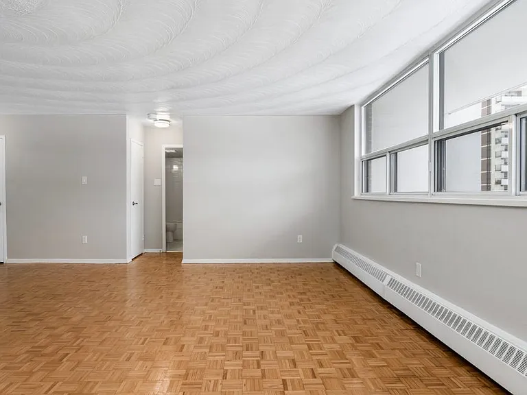 3875 Sheppard Ave E — Photo 9