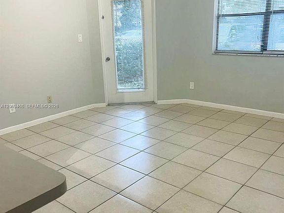 4th image of 540 S Park Rd APT 1119