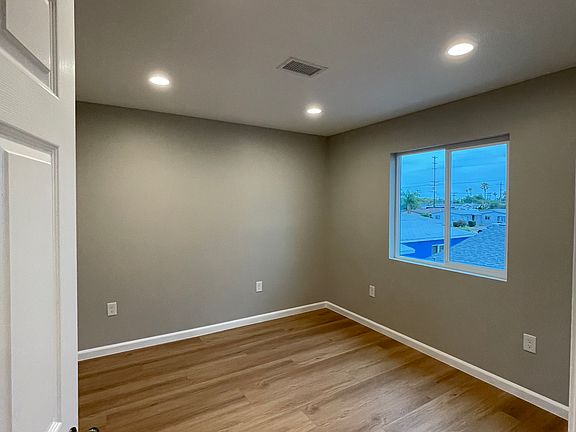4th image of 4571 Clairemont Mesa Blvd
