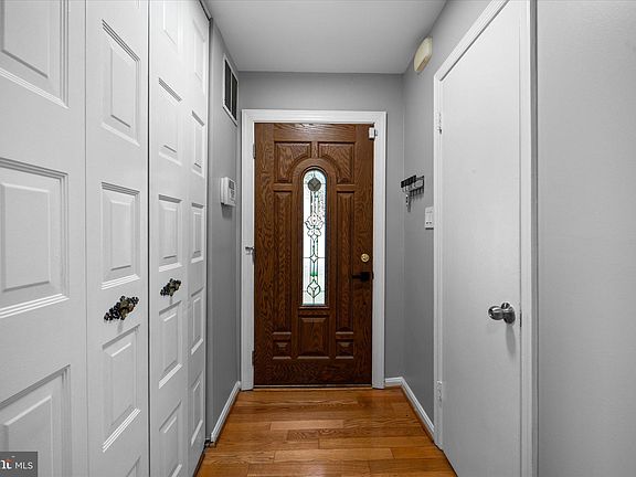 3rd image of 4559 Airlie Way