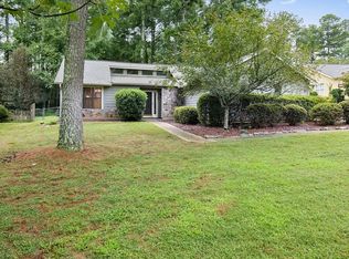 2715 Shadow Pine Dr, Roswell, GA 30076